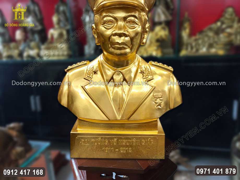 To&agrave;n bộ bề mặt vật phẩm được d&aacute;t v&agrave;ng 9999 v&ocirc; c&ugrave;ng sang trọng